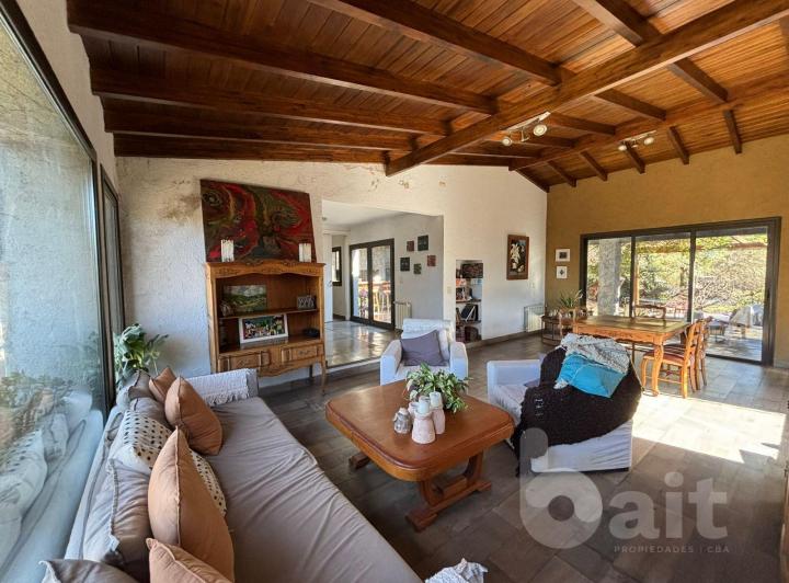 Casa · 415m² · 8 Ambientes · 2 Cocheras