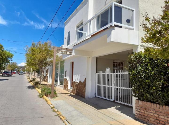 Casa · 414m² · 8 Ambientes · 1 Cochera