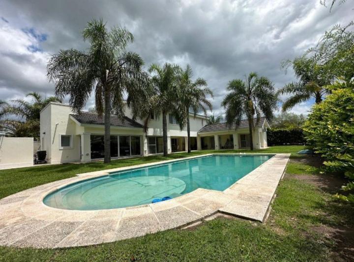 Casa · 300m² · 1 Ambiente
