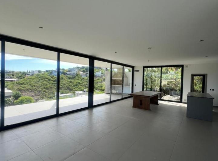 Casa · 280m² · 4 Ambientes · 1 Cochera