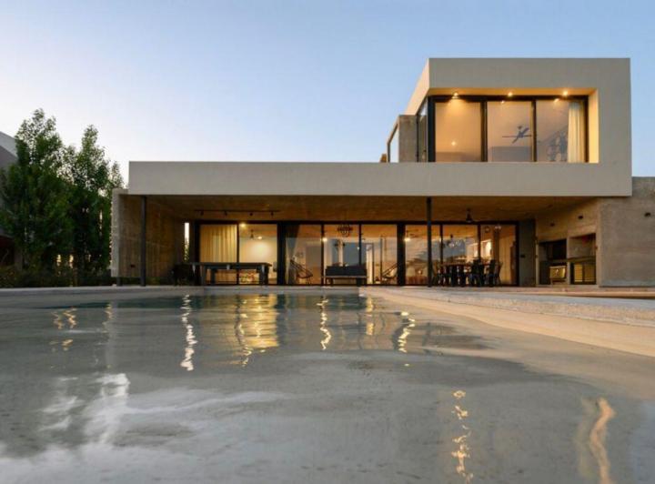 Casa · 350m² · 5 Ambientes · 2 Cocheras