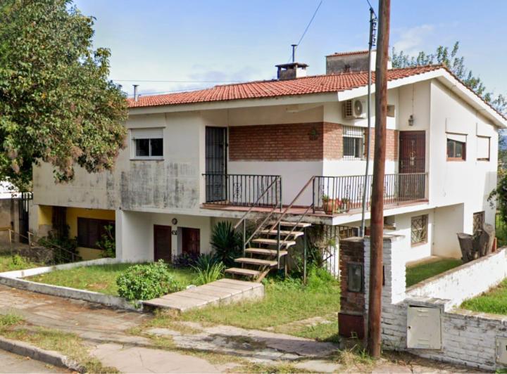 Casa · 281m² · 8 Ambientes · 3 Cocheras