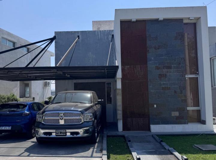 Casa · 240m² · 6 Ambientes