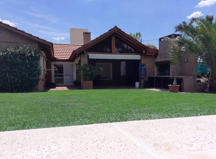 Casa · 200m² · 6 Ambientes · 2 Cocheras