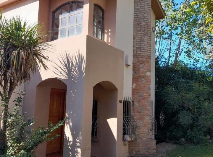 Casa · 188m² · 3 Dormitorios · 2 Cocheras