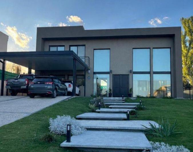 Casa · 450m² · 10 Ambientes