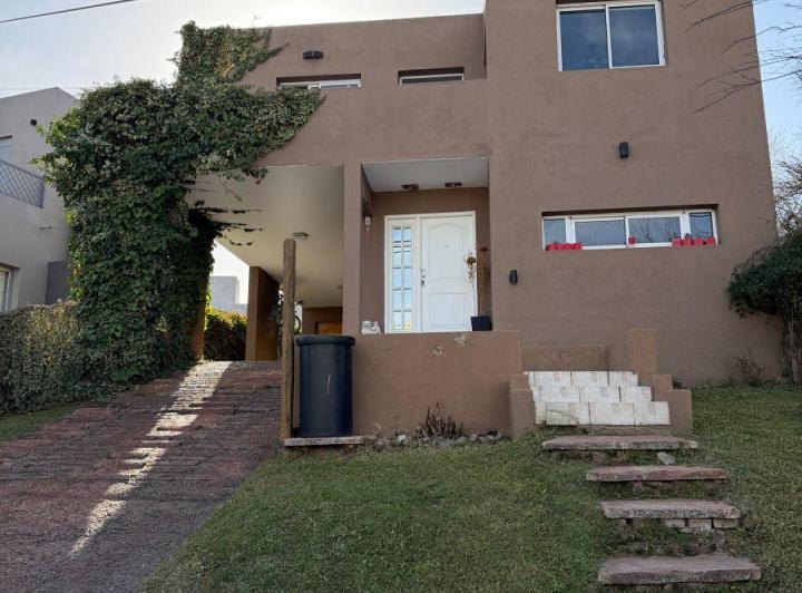 Casa · 212m² · 6 Ambientes