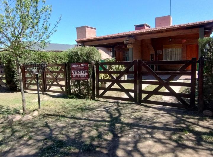 Casa · 77m² · 4 Ambientes · 2 Cocheras