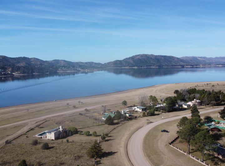 Casa · 230m² · 6 Ambientes · 1 Cochera