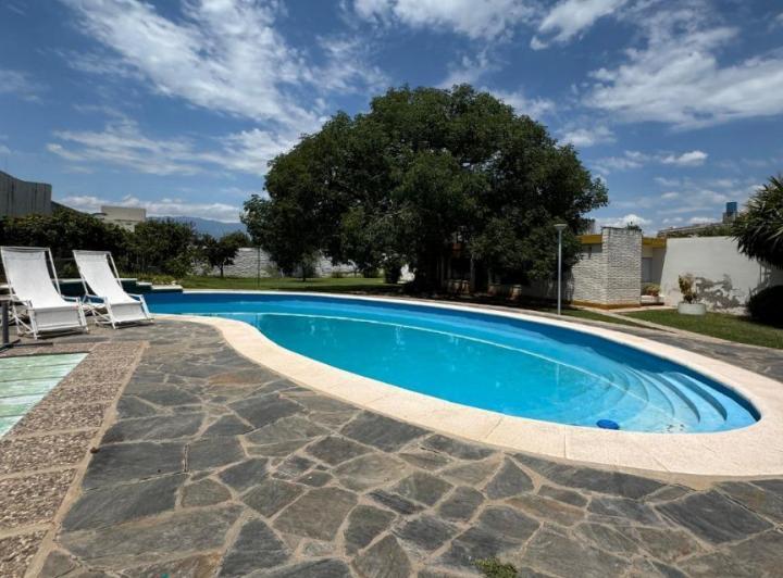 Casa · 400m² · 5 Ambientes · 3 Cocheras