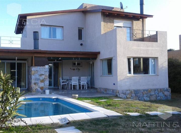 Casa · 170m² · 6 Ambientes · 2 Cocheras
