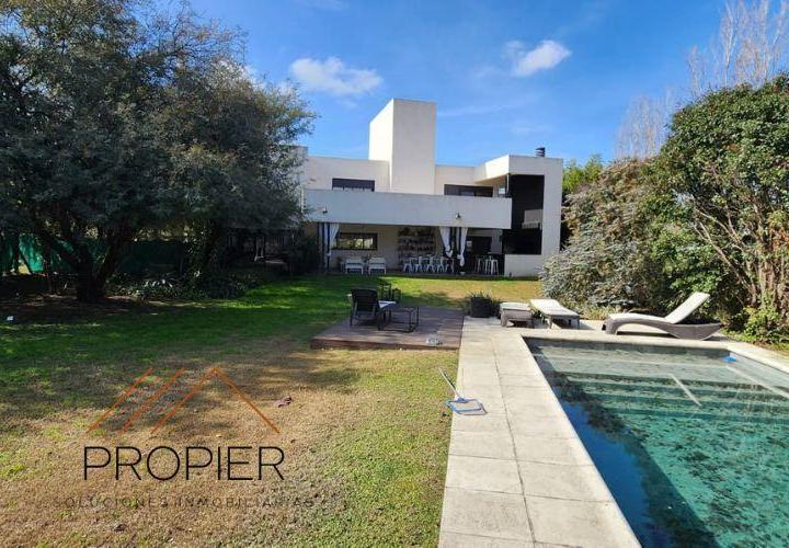 Casa · 325m² · 7 Ambientes · 2 Cocheras