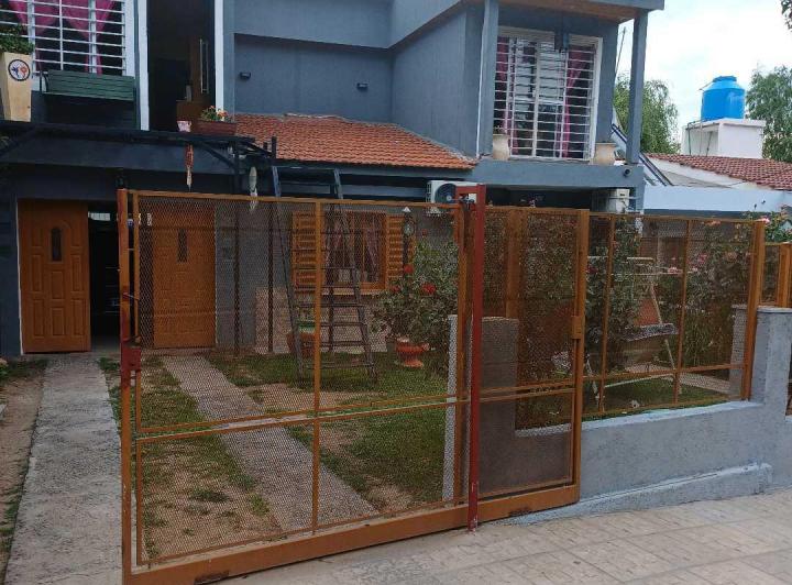 Casa · 120m² · 2 Dormitorios · 2 Cocheras