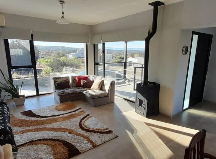 Casa · 180m² · 4 Ambientes · 1 Cochera