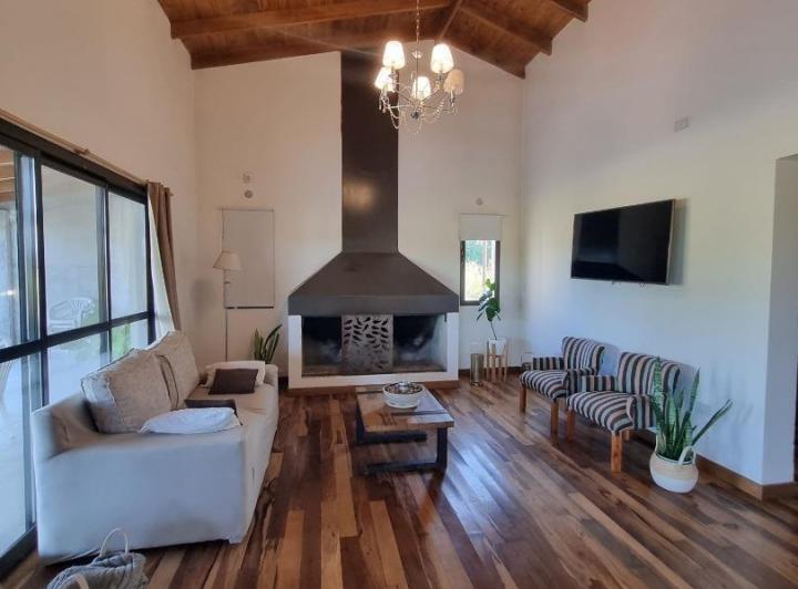 Casa · 220m² · 4 Ambientes · 1 Cochera