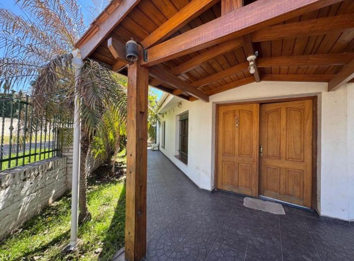 Casa · 258m² · 6 Ambientes · 2 Cocheras