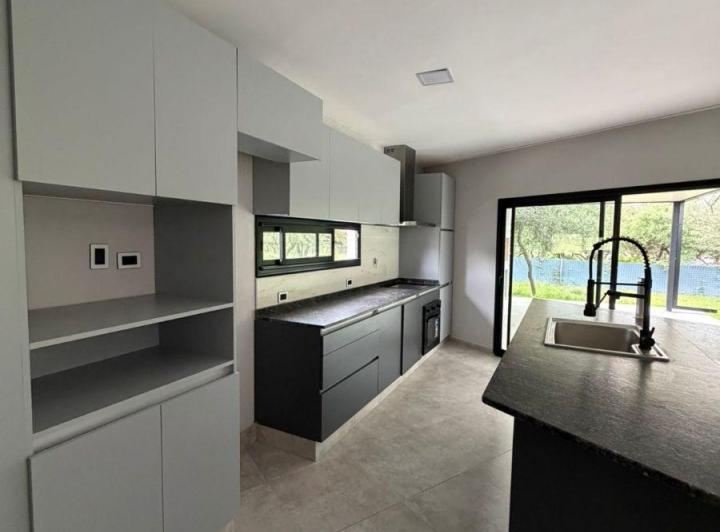 Casa · 236m² · 1 Ambiente · 2 Cocheras