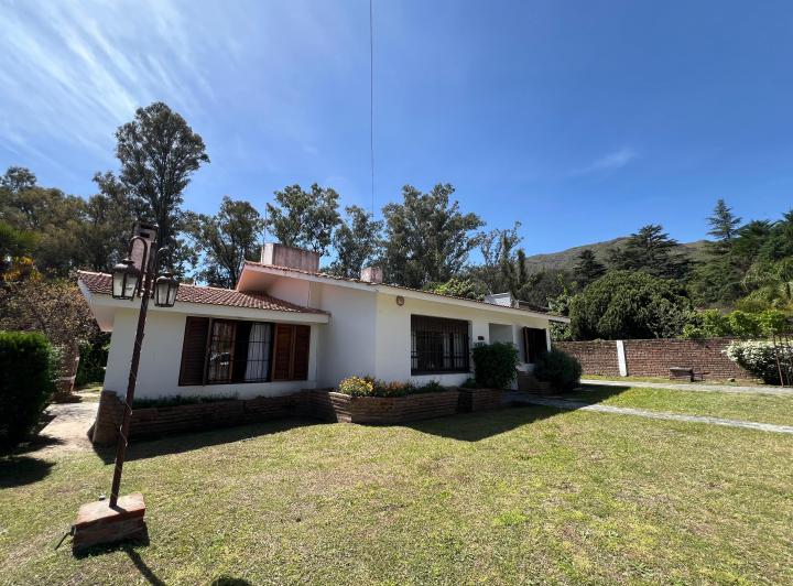 Casa · 221m² · 7 Ambientes · 1 Cochera