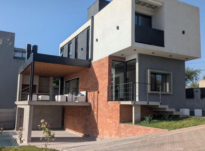 Casa · 157m² · 3 Ambientes · 1 Cochera