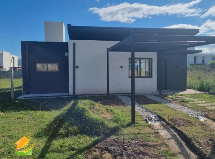 Casa · 90m² · 6 Ambientes · 1 Cochera