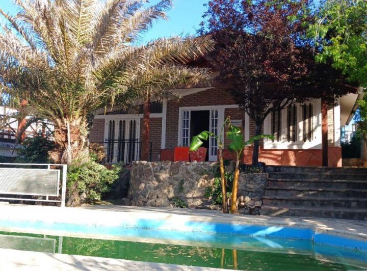 Casa · 194m² · 7 Ambientes · 1 Cochera