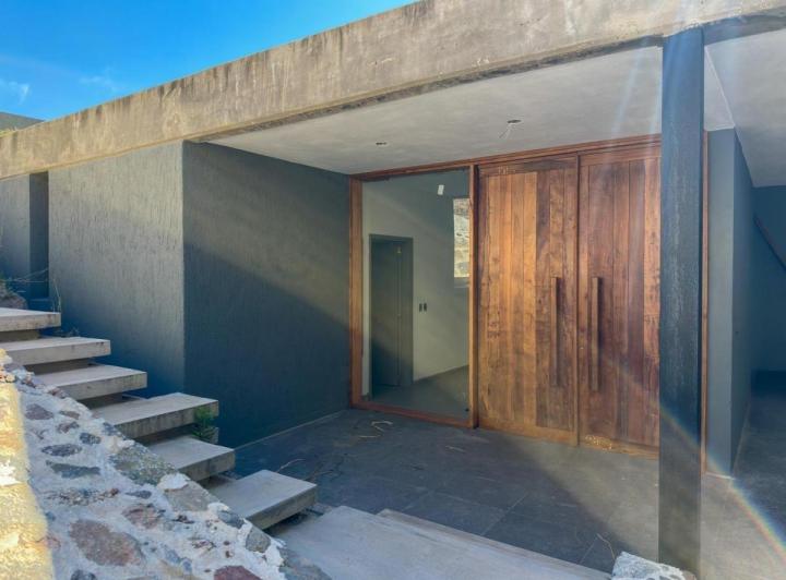 Casa · 280m² · 6 Ambientes · 2 Cocheras