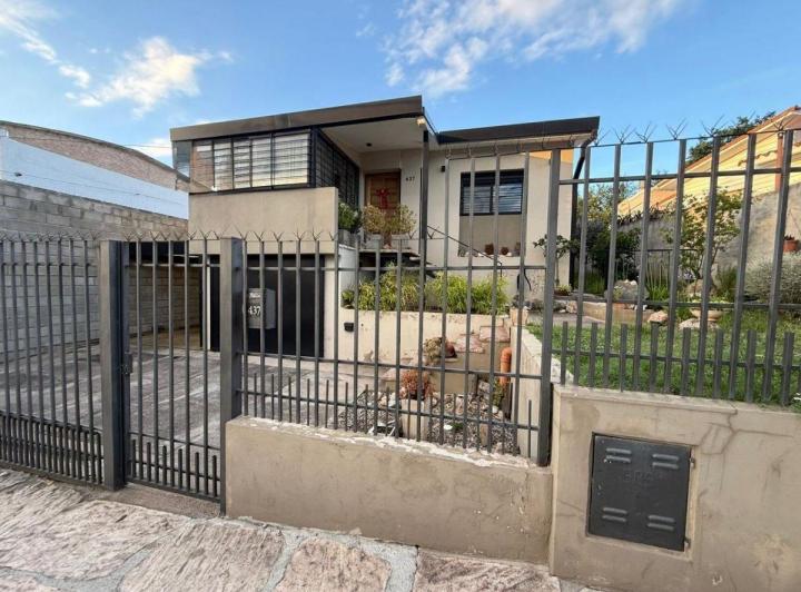 Casa · 400m² · 6 Ambientes · 2 Cocheras