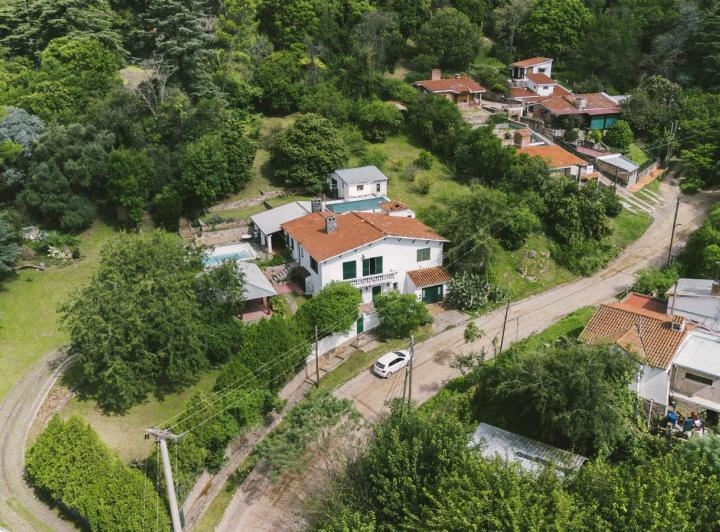 Casa · 400m² · 8 Ambientes · 2 Cocheras
