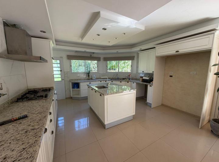 Casa · 135m² · 4 Ambientes · 2 Cocheras