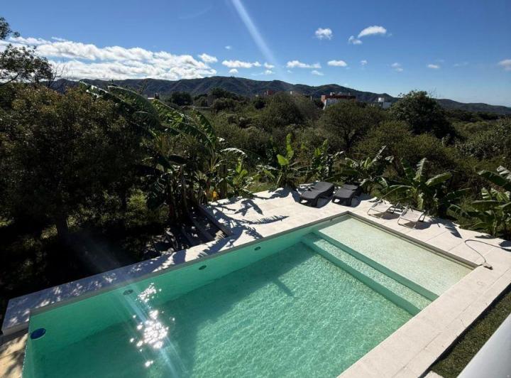 Casa · 250m² · 6 Ambientes · 2 Cocheras