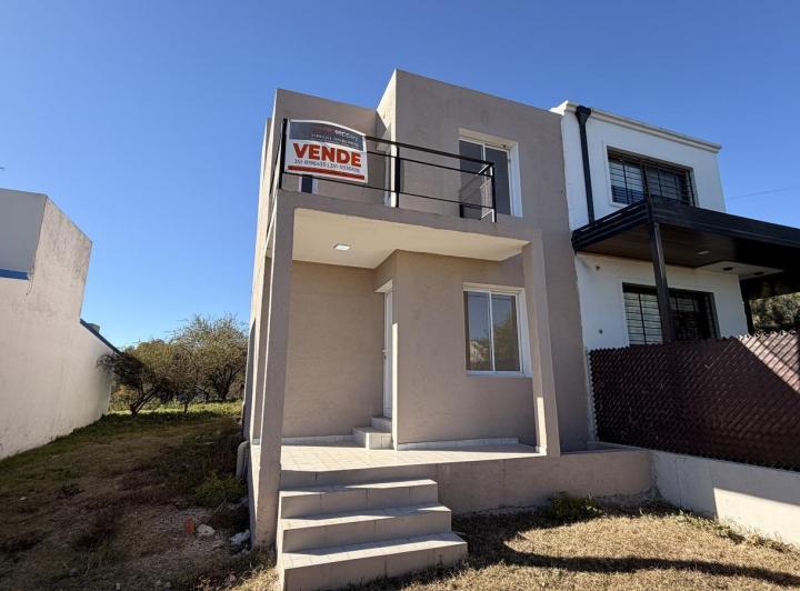 Casa · 385m² · 2 Dormitorios