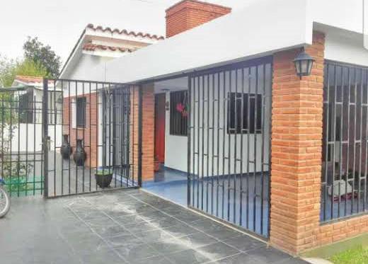 Casa · 144m² · 5 Ambientes · 2 Cocheras