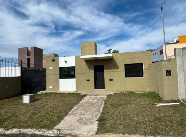 Casa · 84m² · 3 Ambientes · 2 Cocheras