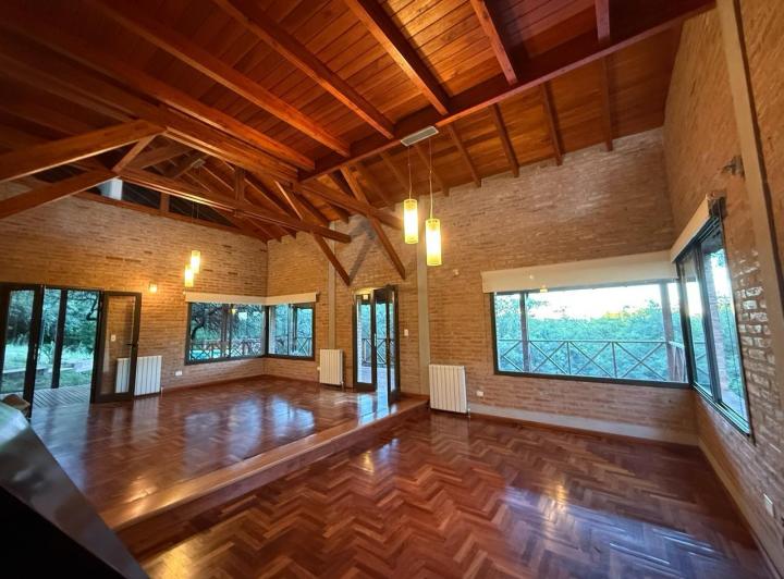 Casa · 407m² · 8 Ambientes · 4 Cocheras