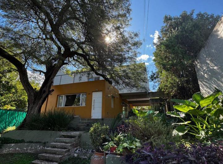Casa · 200m² · 7 Ambientes · 1 Cochera