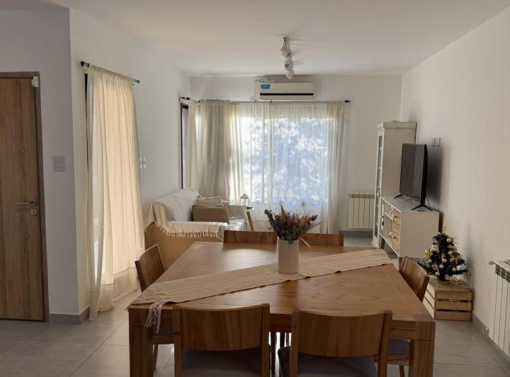 Casa · 105m² · 4 Ambientes · 2 Cocheras