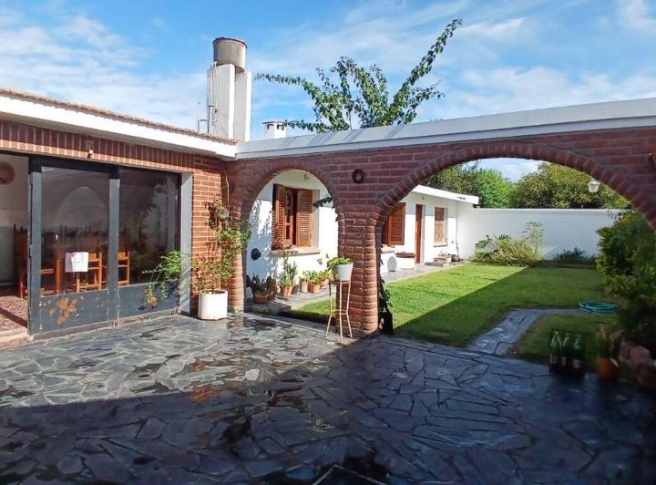 Casa · 198m² · 8 Ambientes · 1 Cochera