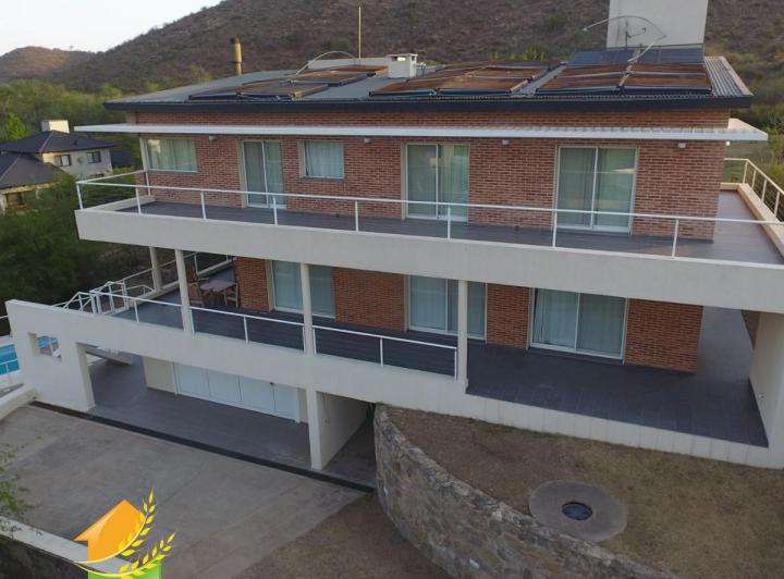 Casa · 560m² · 10 Ambientes · 2 Cocheras