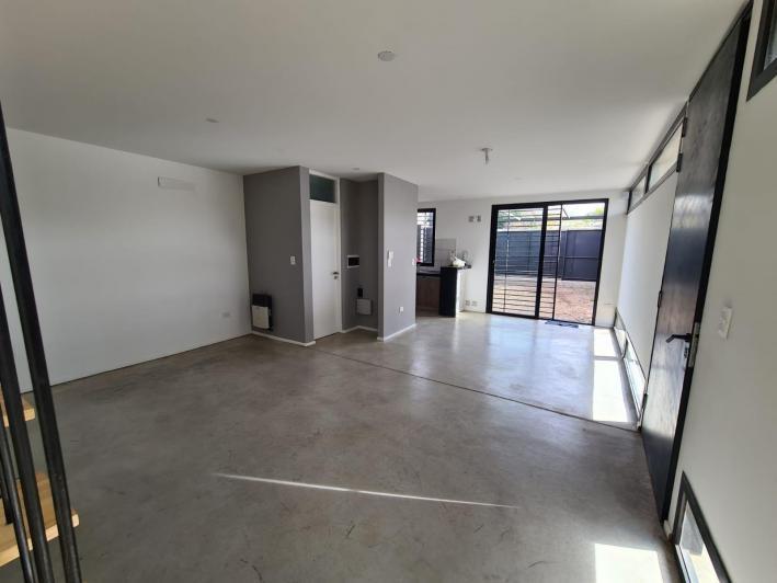 Casa · 90m² · 4 Ambientes · 1 Cochera
