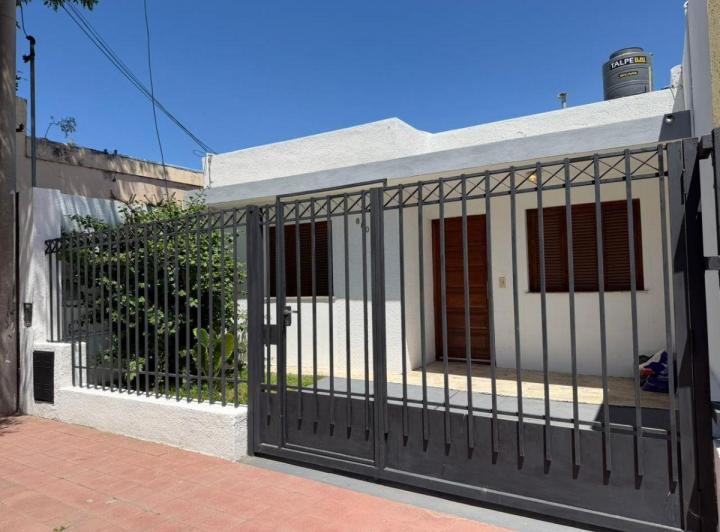 Casa · 75m² · 4 Ambientes · 1 Cochera