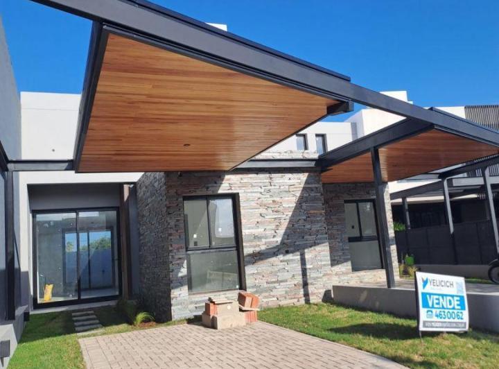 Casa · 145m² · 5 Ambientes · 1 Cochera