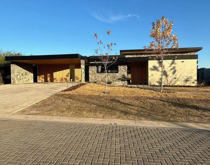 Casa · 400m² · 6 Ambientes · 3 Cocheras