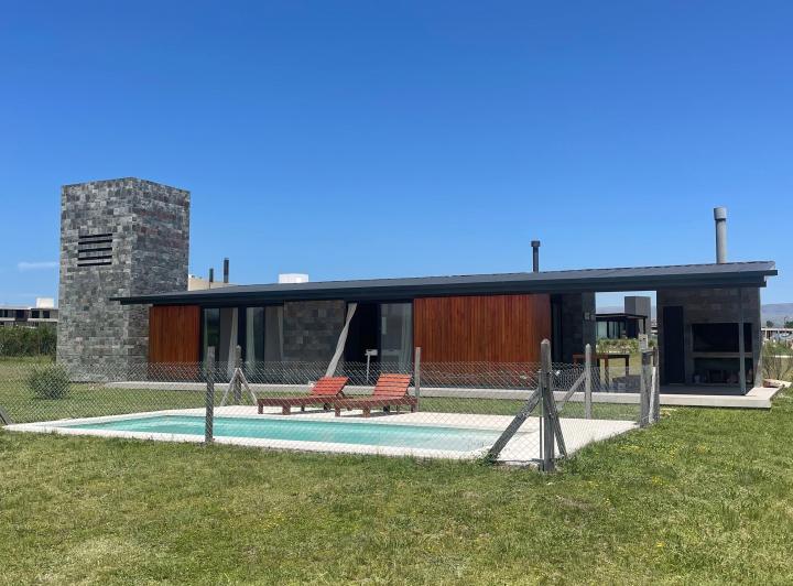 Casa · 221m² · 5 Ambientes · 1 Cochera
