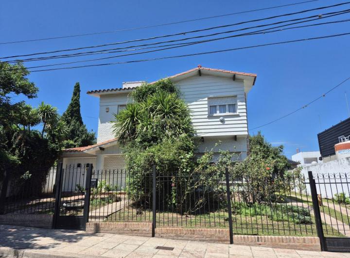 Casa · 120m² · 7 Ambientes · 2 Cocheras