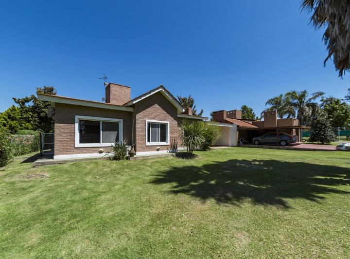 Casa · 227m² · 5 Ambientes · 2 Cocheras