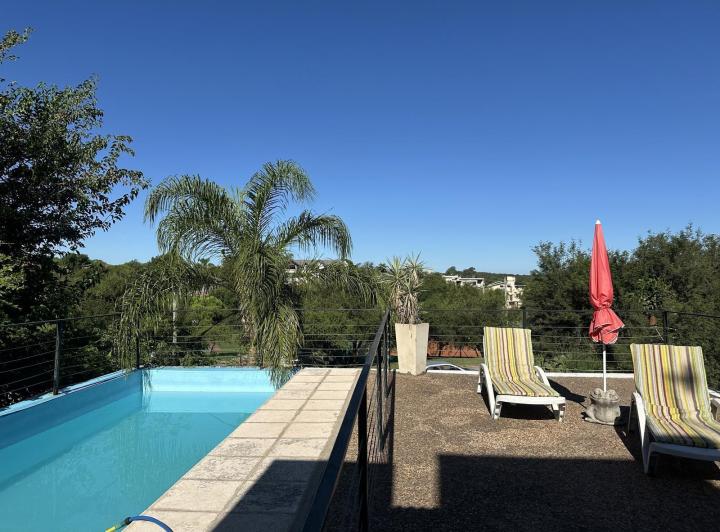Casa · 1200m² · 7 Ambientes · 2 Cocheras