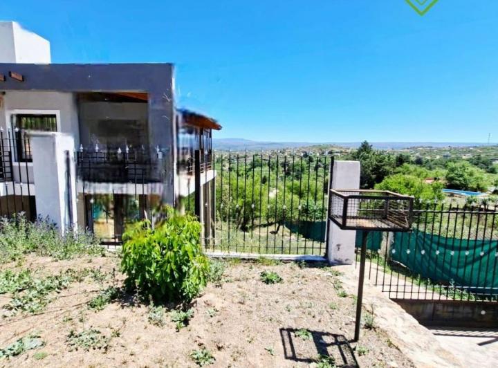 Casa · 100m² · 6 Ambientes · 1 Cochera