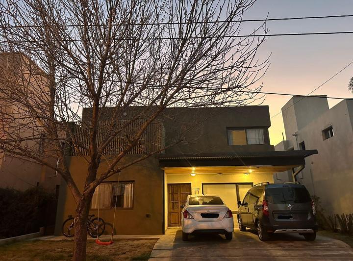 Casa · 308m² · 7 Ambientes