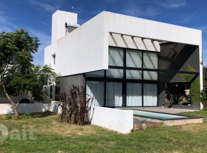 Casa · 165m² · 1 Ambiente · 2 Cocheras