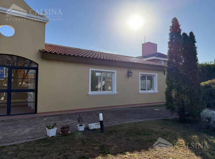 Casa · 250m² · 3 Dormitorios · 2 Cocheras